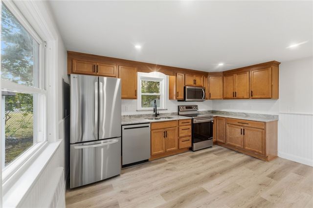 28 Plain Street, East Providence, RI 02916