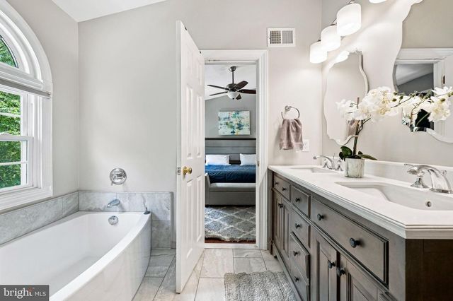 13946 WATERFLOW PL, Centreville, VA 20121
