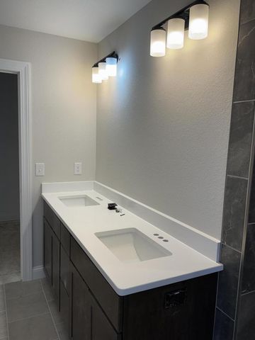 1013 WATERSTONE COURT, Pewaukee, WI 53072