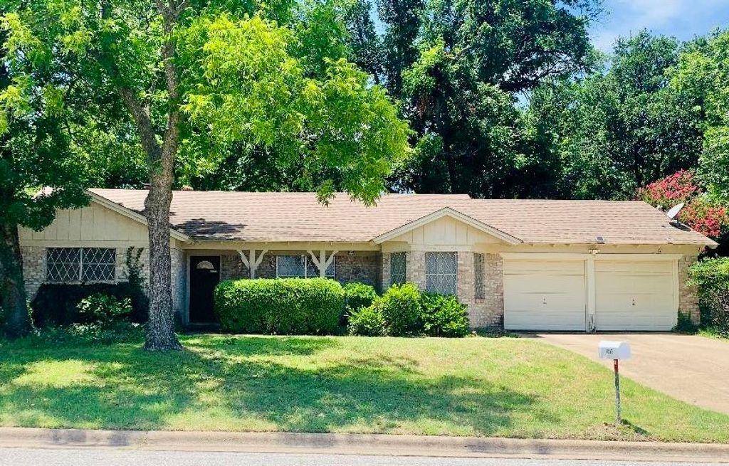 1217 Scott Drive, Hurst, TX 76053