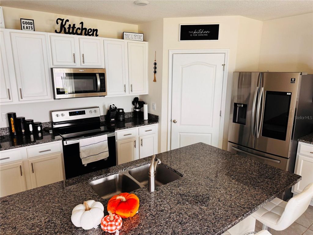 Image 11 of property listing at 2855 WAYLON HAMMOCK ROAD, Harmony, FL 34773