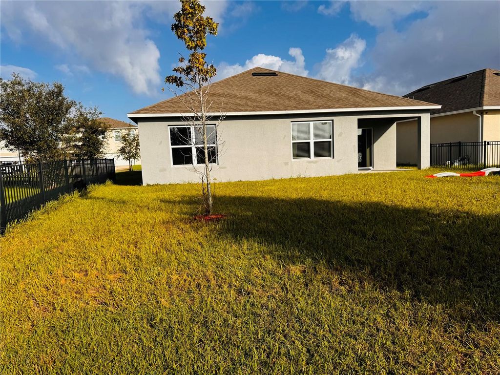 Image 4 of property listing at 2855 WAYLON HAMMOCK ROAD, Harmony, FL 34773