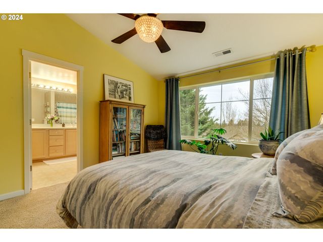 10715 Sw CANTERBURY Ln 102, Portland, OR 97224