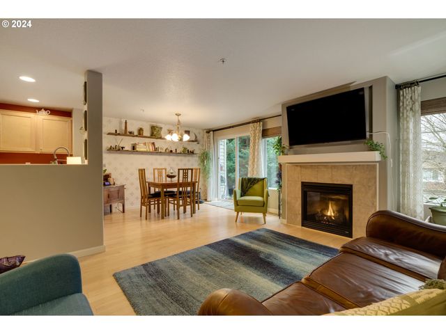 10715 Sw CANTERBURY Ln 102, Portland, OR 97224