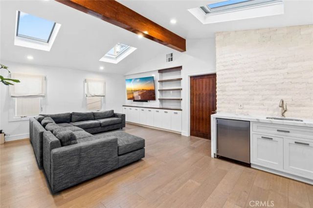 518 Marigold Avenue, Corona Del Mar, CA 92625