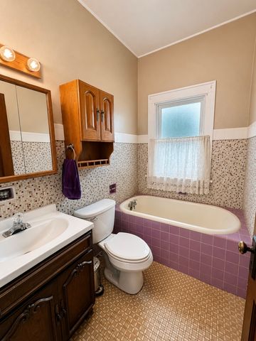 3218 Locust Street W, Davenport, IA 52084
