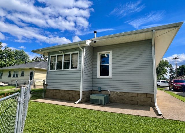 3218 Locust Street W, Davenport, IA 52084