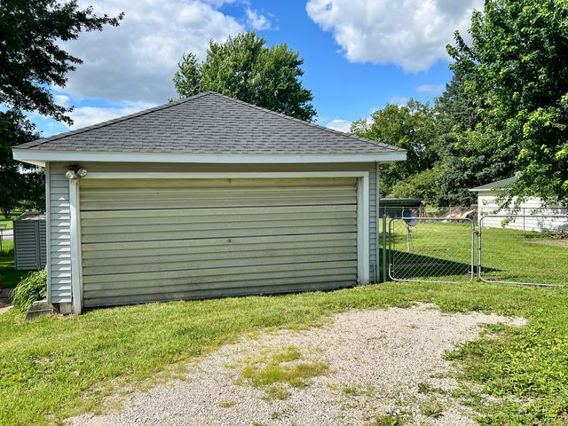 3218 Locust Street W, Davenport, IA 52084