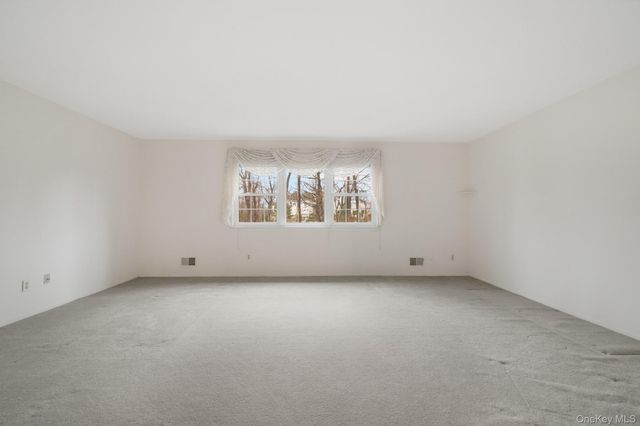 422 Somerset Drive B, Pearl River, NY 10965