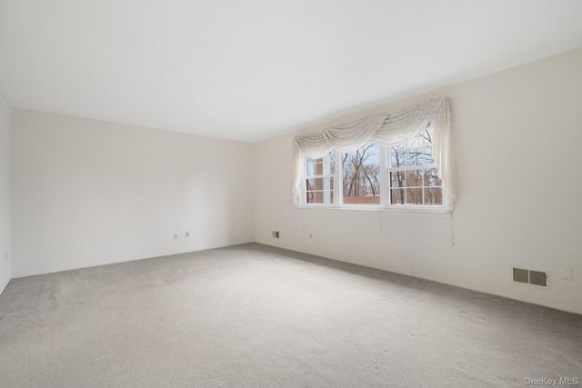 422 Somerset Drive B, Pearl River, NY 10965