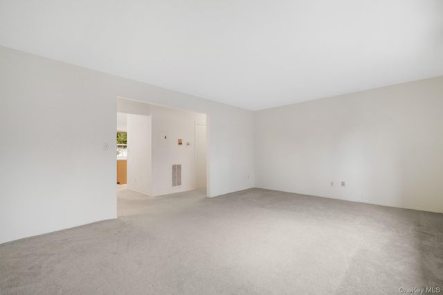 422 Somerset Drive B, Pearl River, NY 10965