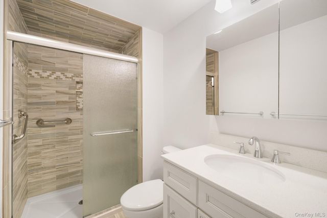 422 Somerset Drive B, Pearl River, NY 10965