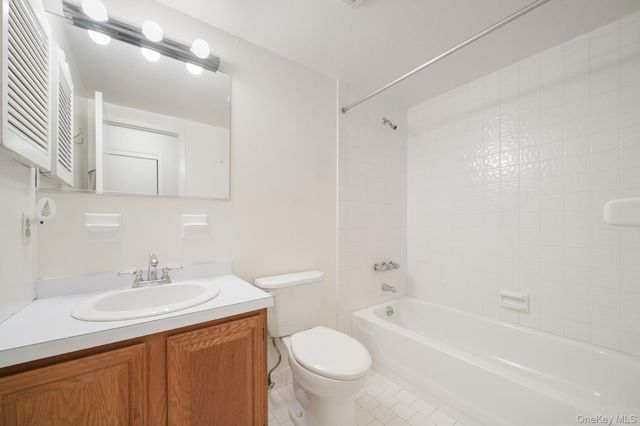 422 Somerset Drive B, Pearl River, NY 10965