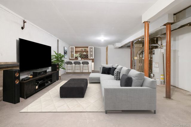 422 Somerset Drive B, Pearl River, NY 10965