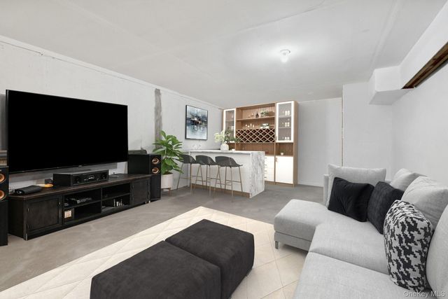 422 Somerset Drive B, Pearl River, NY 10965