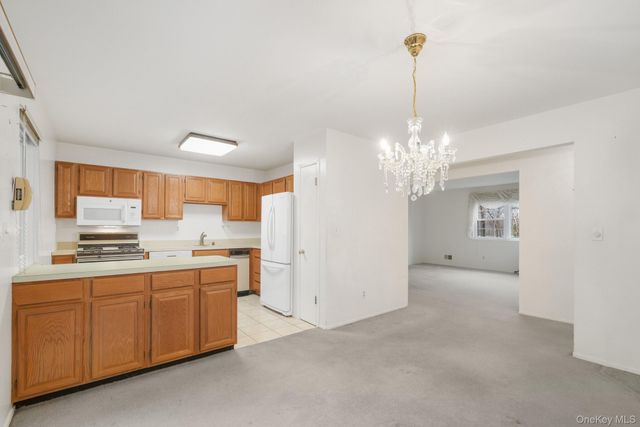 422 Somerset Drive B, Pearl River, NY 10965