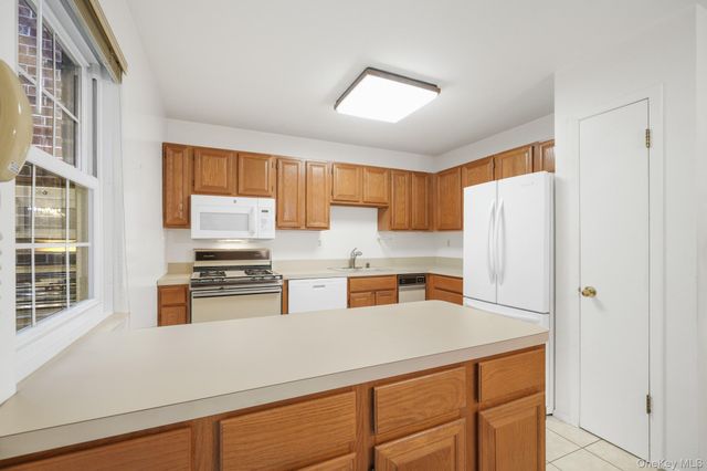 422 Somerset Drive B, Pearl River, NY 10965