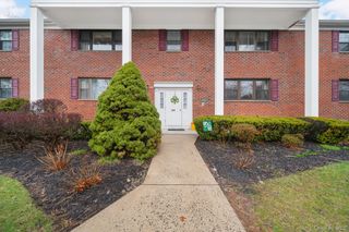 422 Somerset Drive B, Pearl River, NY 10965