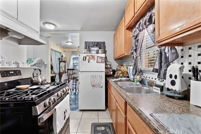 2111 E 118th Street, Los Angeles, CA 90059