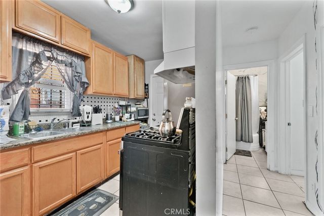 2111 E 118th Street, Los Angeles, CA 90059