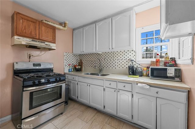 2111 E 118th Street, Los Angeles, CA 90059