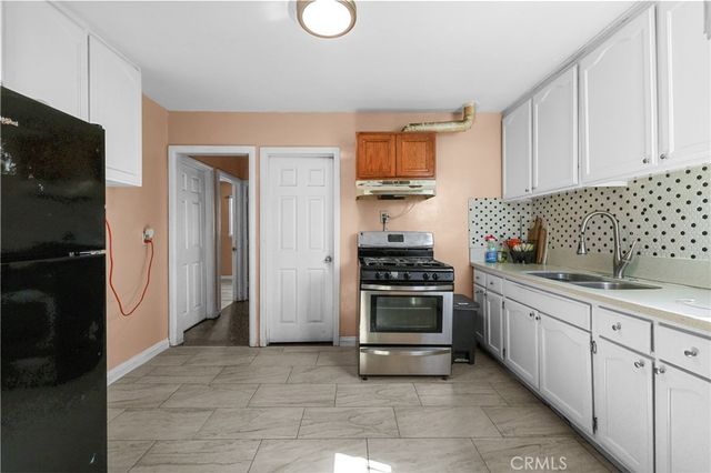 2111 E 118th Street, Los Angeles, CA 90059