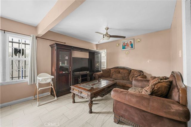 2111 E 118th Street, Los Angeles, CA 90059