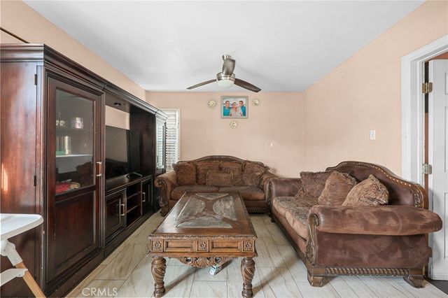 2111 E 118th Street, Los Angeles, CA 90059