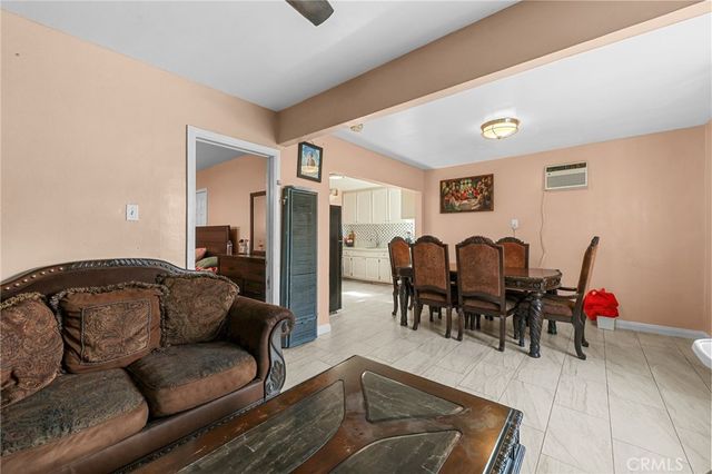 2111 E 118th Street, Los Angeles, CA 90059