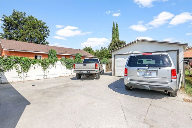 2111 E 118th Street, Los Angeles, CA 90059