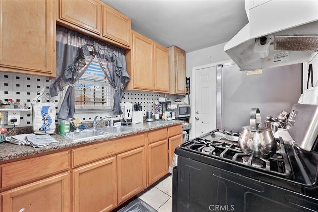 2111 E 118th Street, Los Angeles, CA 90059