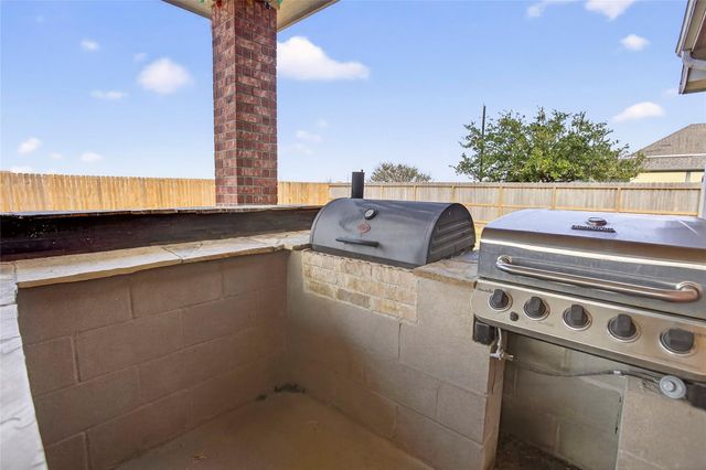 9702 Inwood Circle, Baytown, TX 77523