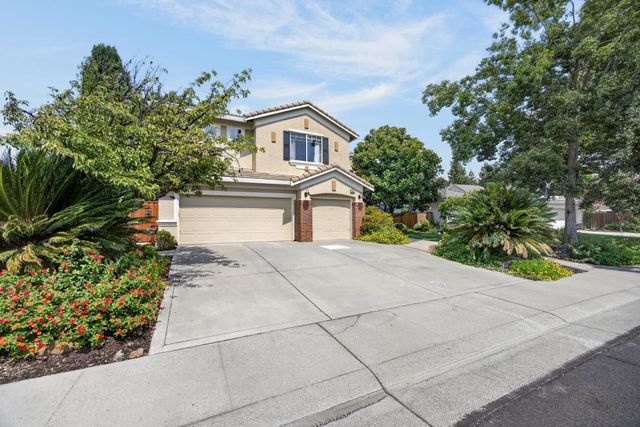 3523 Lake Terrace Dr, Elk Grove, CA 95758