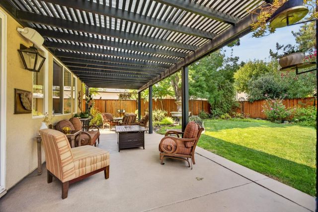 3523 Lake Terrace Dr, Elk Grove, CA 95758