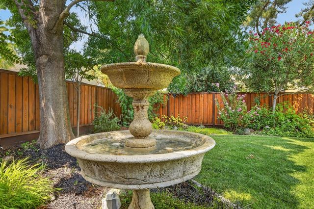 3523 Lake Terrace Dr, Elk Grove, CA 95758