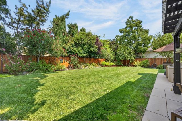 3523 Lake Terrace Dr, Elk Grove, CA 95758