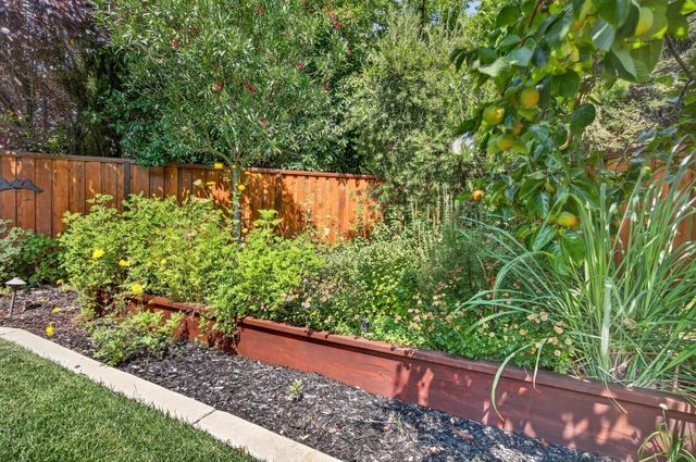 3523 Lake Terrace Dr, Elk Grove, CA 95758