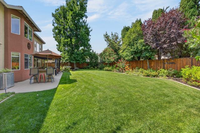 3523 Lake Terrace Dr, Elk Grove, CA 95758