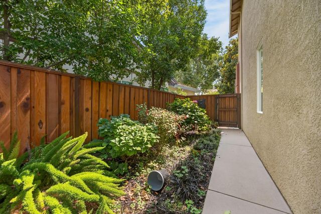 3523 Lake Terrace Dr, Elk Grove, CA 95758