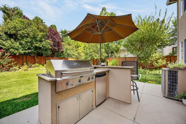 3523 Lake Terrace Dr, Elk Grove, CA 95758