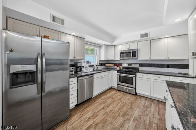 840 Lopatcong St, Belvidere Twp., NJ 07823