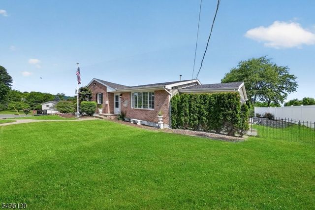 840 Lopatcong St, Belvidere Twp., NJ 07823