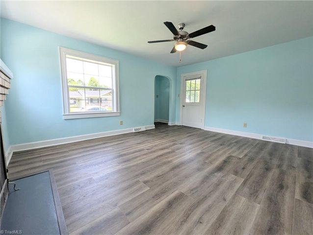 615 Midland Avenue, Thomasville, NC 27360
