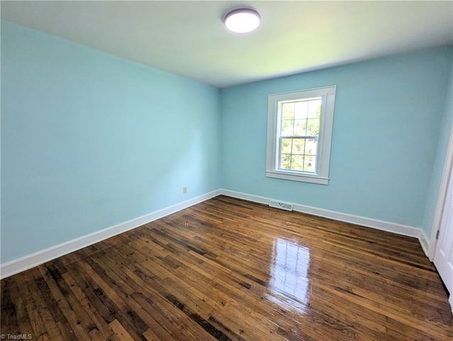 615 Midland Avenue, Thomasville, NC 27360