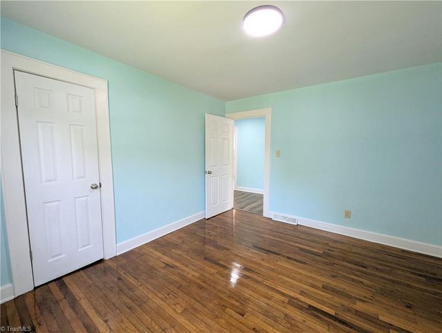 615 Midland Avenue, Thomasville, NC 27360