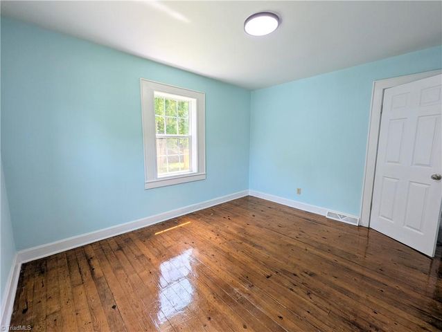 615 Midland Avenue, Thomasville, NC 27360