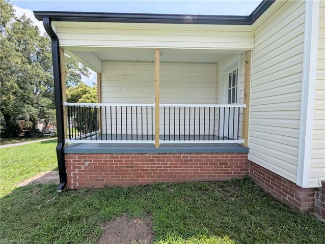 615 Midland Avenue, Thomasville, NC 27360