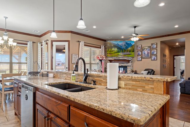 61521 E 266 Road, Grove, OK 74344