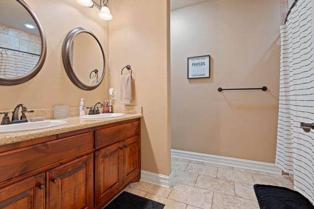 61521 E 266 Road, Grove, OK 74344