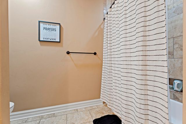 61521 E 266 Road, Grove, OK 74344